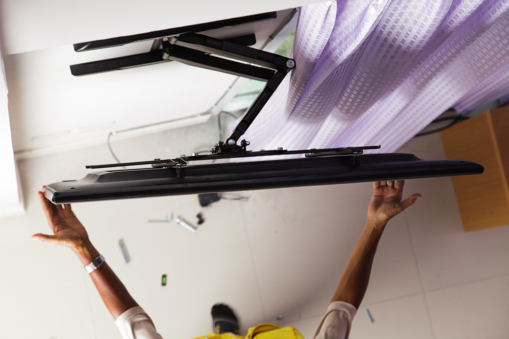 Full-motion TV mounts